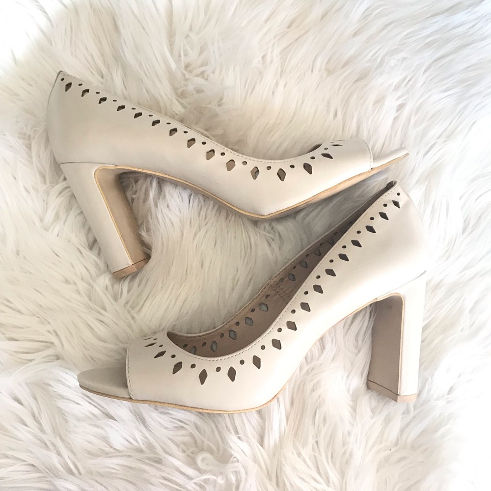 3/$30  DKNY peep toe pumps stacked heel 8